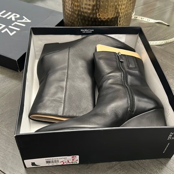 Naturalizer Dario Pointed Toe Bootie in Black Leather (WIDE) - Picture 2 of 13